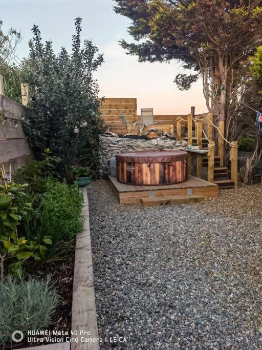 Brynglas Cottage With Hot Tub, Anglesey. Llanfachraeth Экстерьер фото